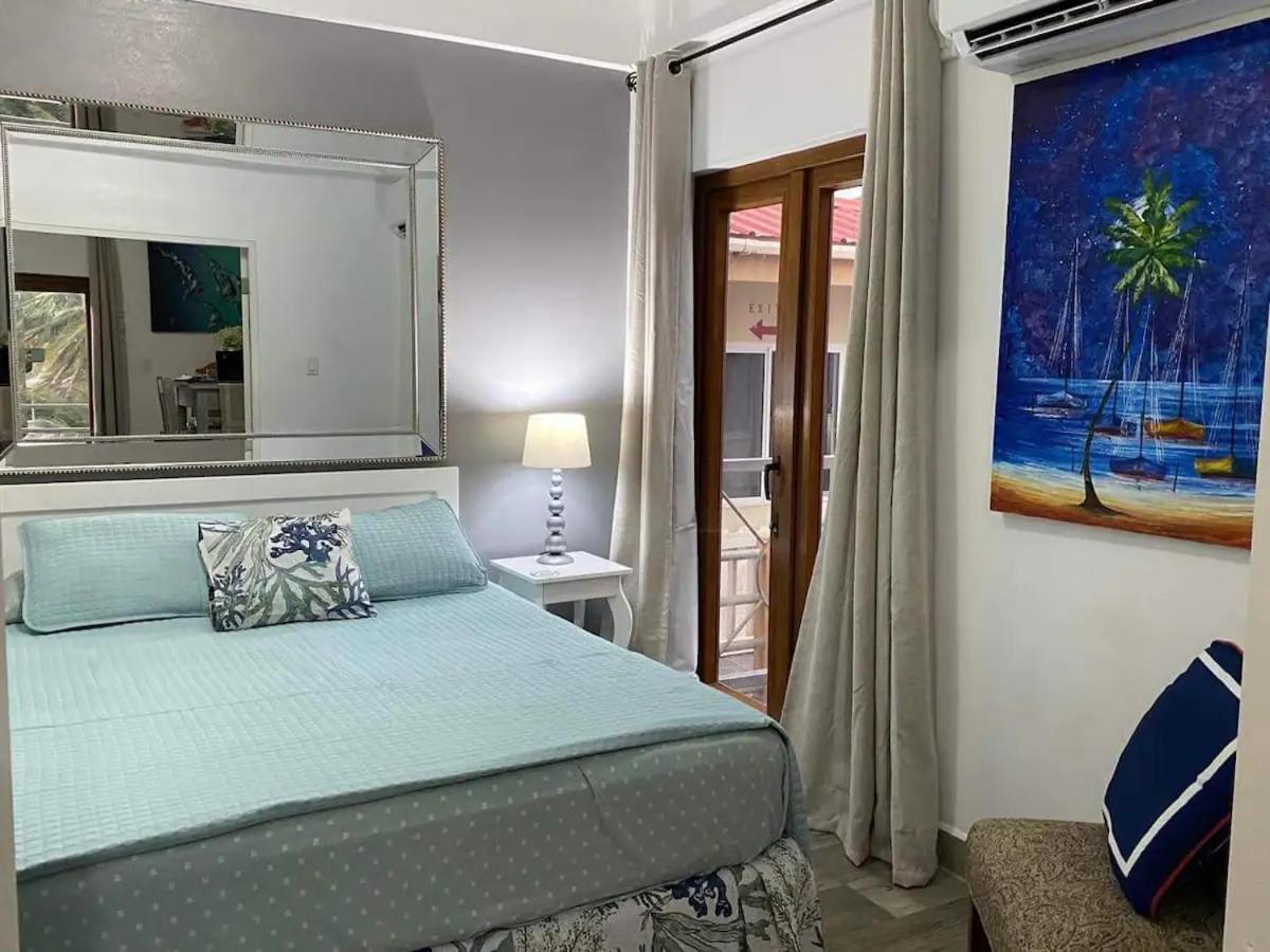 Beach Club Budget Rooms At Popeyes Cayo Caulker Exterior foto