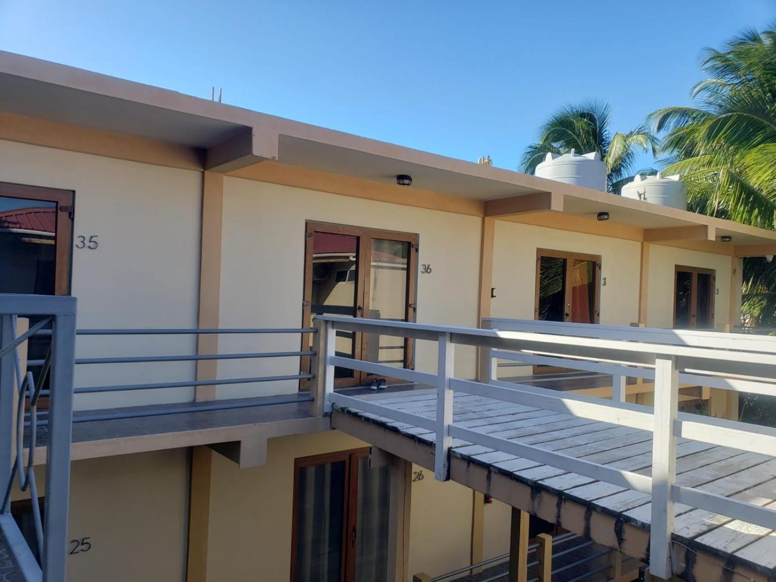 Beach Club Budget Rooms At Popeyes Cayo Caulker Exterior foto