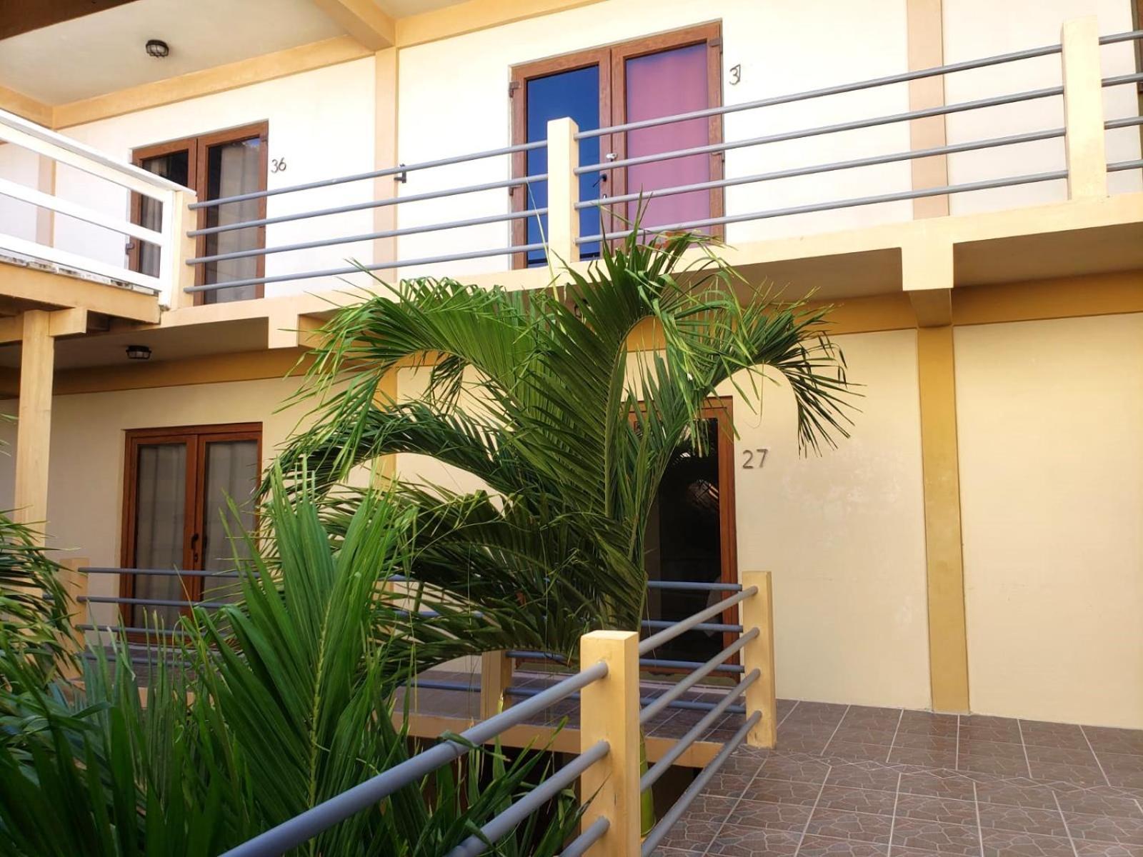 Beach Club Budget Rooms At Popeyes Cayo Caulker Exterior foto