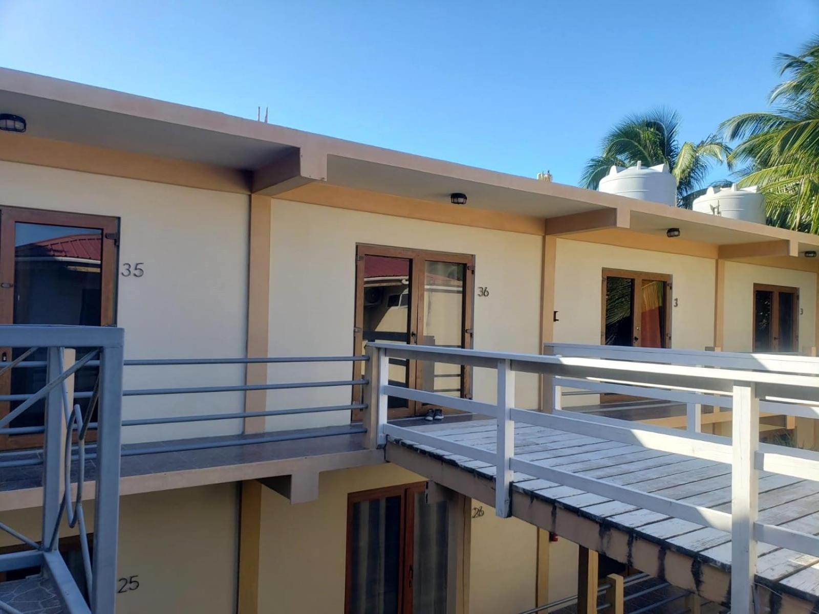Beach Club Budget Rooms At Popeyes Cayo Caulker Exterior foto