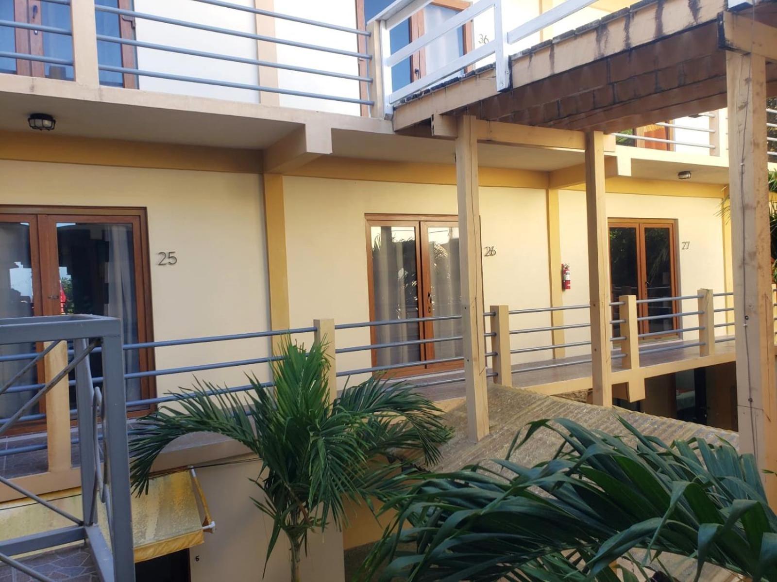 Beach Club Budget Rooms At Popeyes Cayo Caulker Exterior foto
