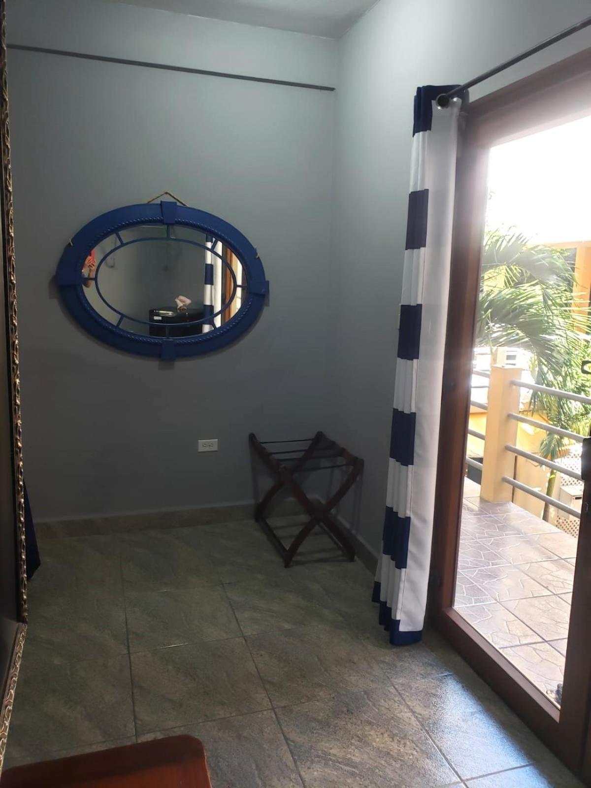 Beach Club Budget Rooms At Popeyes Cayo Caulker Exterior foto