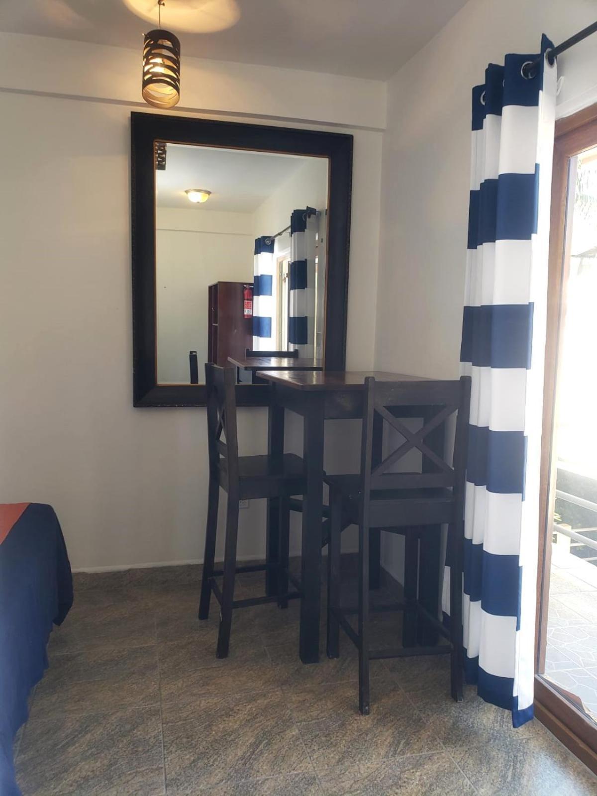 Beach Club Budget Rooms At Popeyes Cayo Caulker Exterior foto