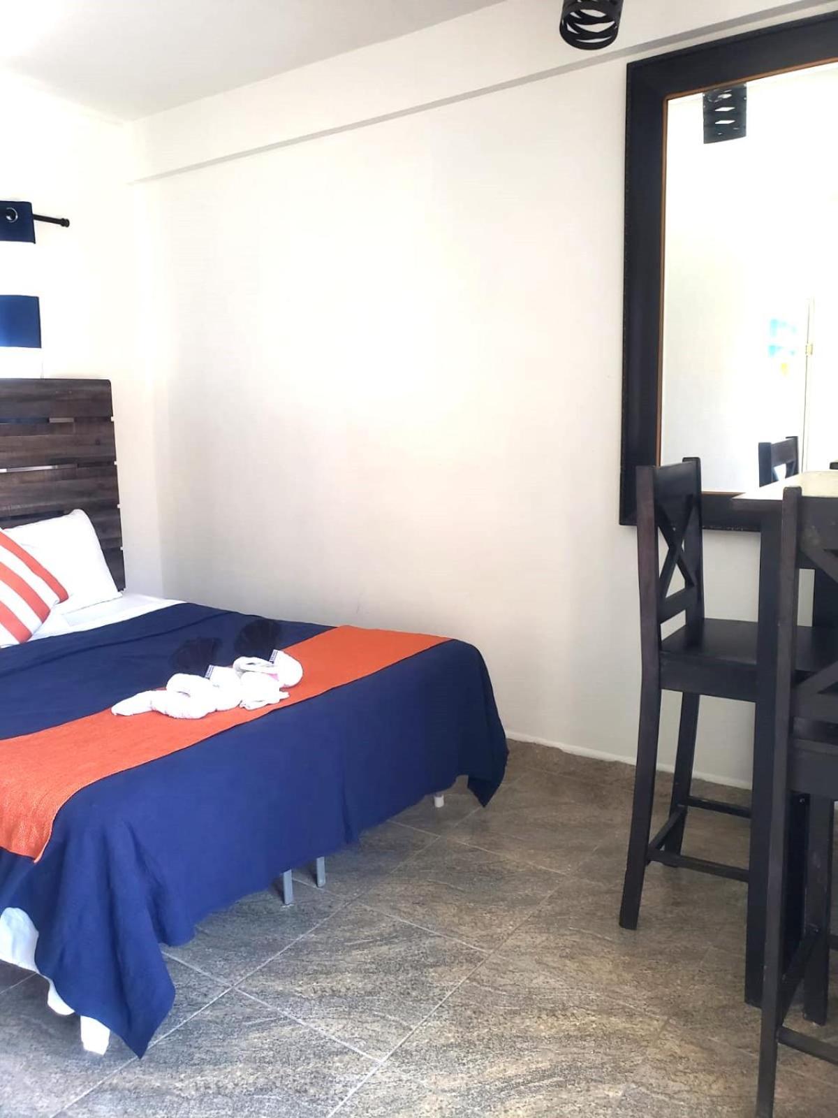 Beach Club Budget Rooms At Popeyes Cayo Caulker Exterior foto