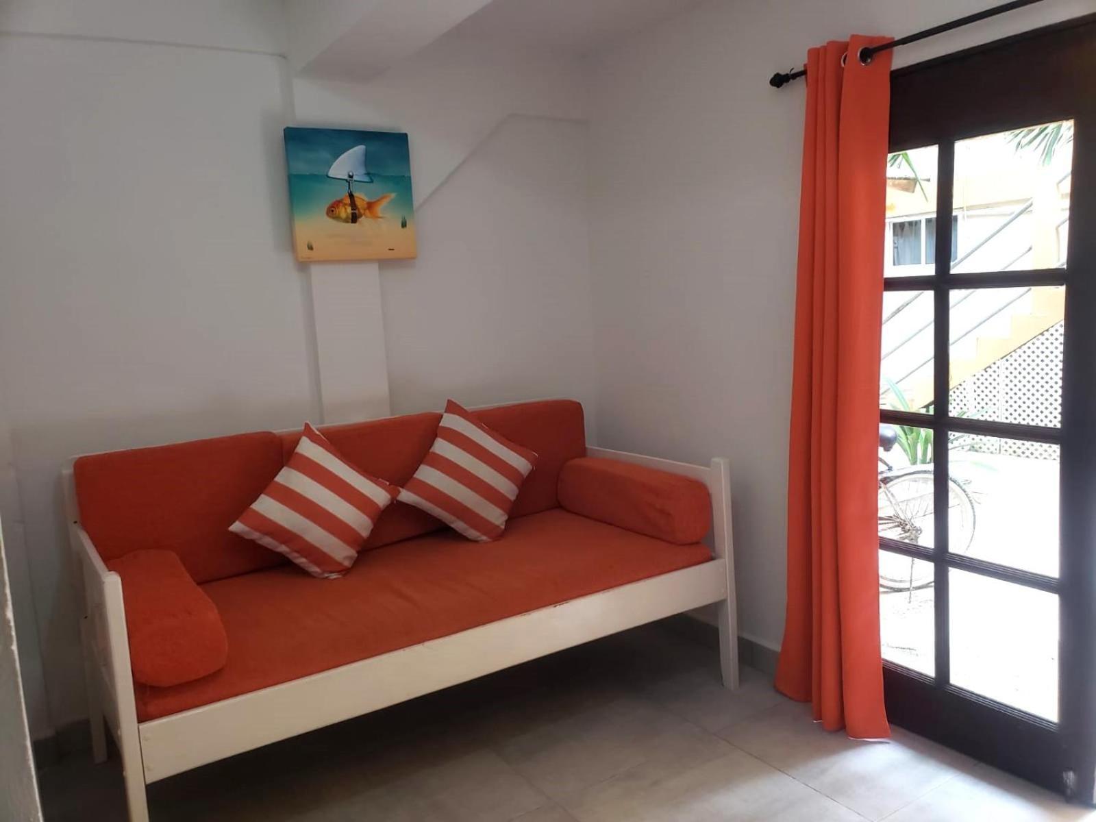 Beach Club Budget Rooms At Popeyes Cayo Caulker Exterior foto