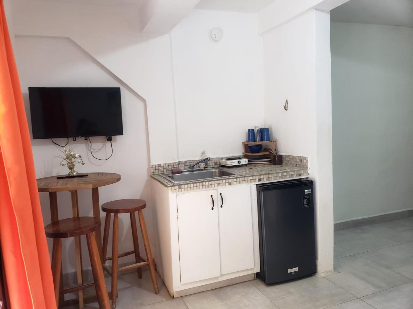 Beach Club Budget Rooms At Popeyes Cayo Caulker Exterior foto